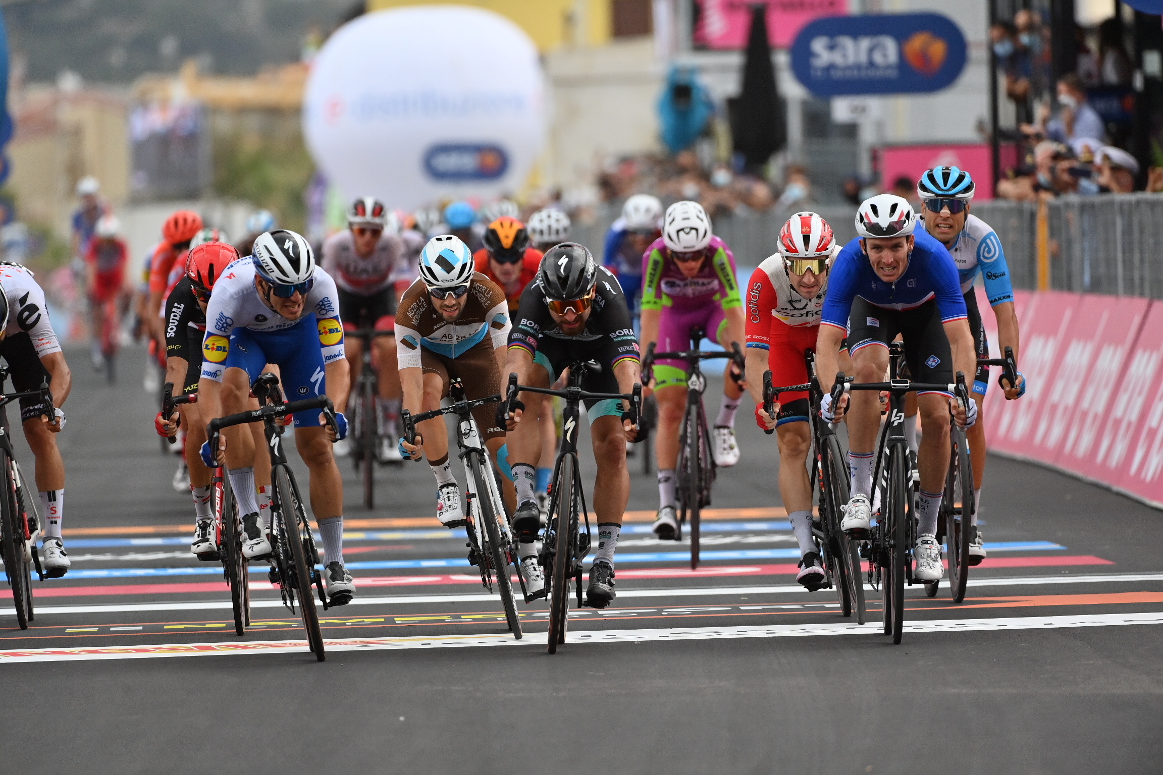 Spurtsejr til Demare i Giro’en